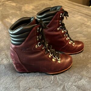 Sorel Women’s Size 8 Wedge Leather Boot